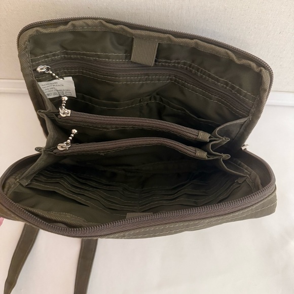 Baggallini European trip Green Messenger Bag with Adjustable Strap - Picture 2 of 4